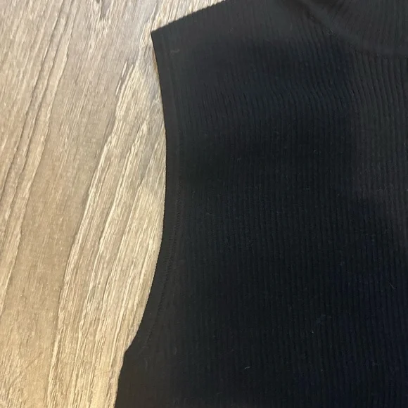 Apt. 9 Black Sleeveless turtleneck top size medium in black - Picture 3 of 5